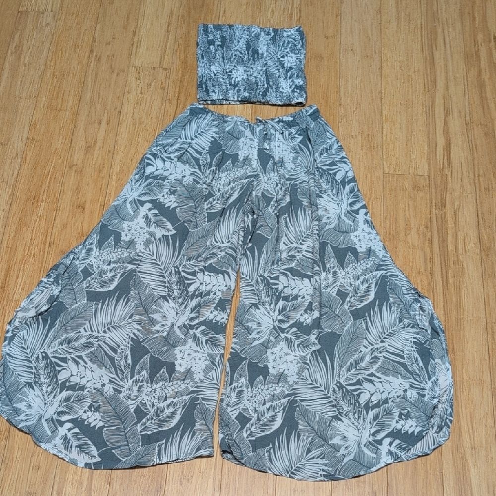 Chantique Hawaii Floral Gray/White Bandeau Top And Flowy Pants Set Size S/M